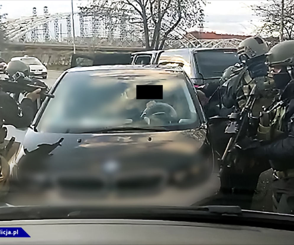 Duża akcja CBŚP i kontrterrorystów w Małopolsce. Przejęli broń, narkotyki i maczetę