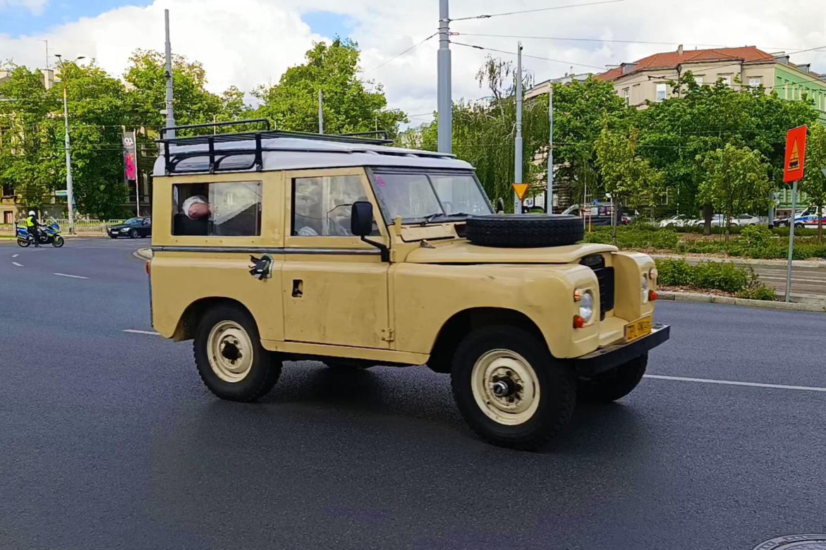Parada zabytkowych pojazdów w Szczecinie