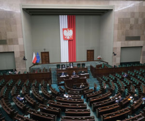 Wybrańcy narodu nie mogą narzekać na nadmiar roboty. 73500 zł za 17 dni pracy