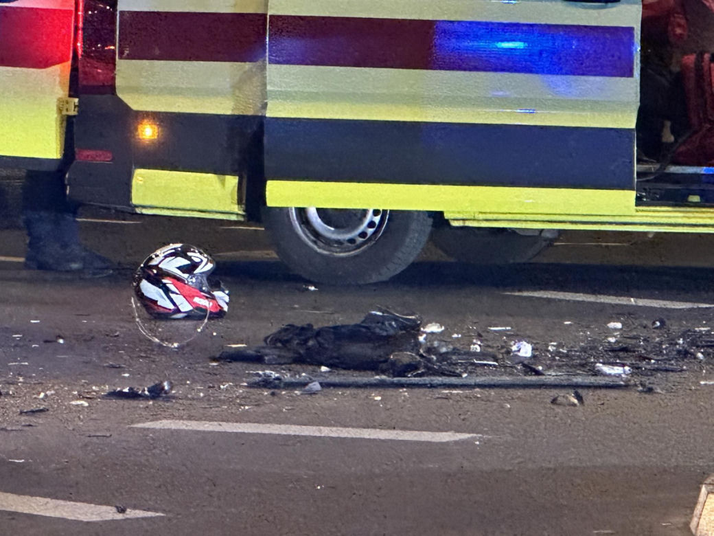 Zderzenie motocykla z radiowozem policji