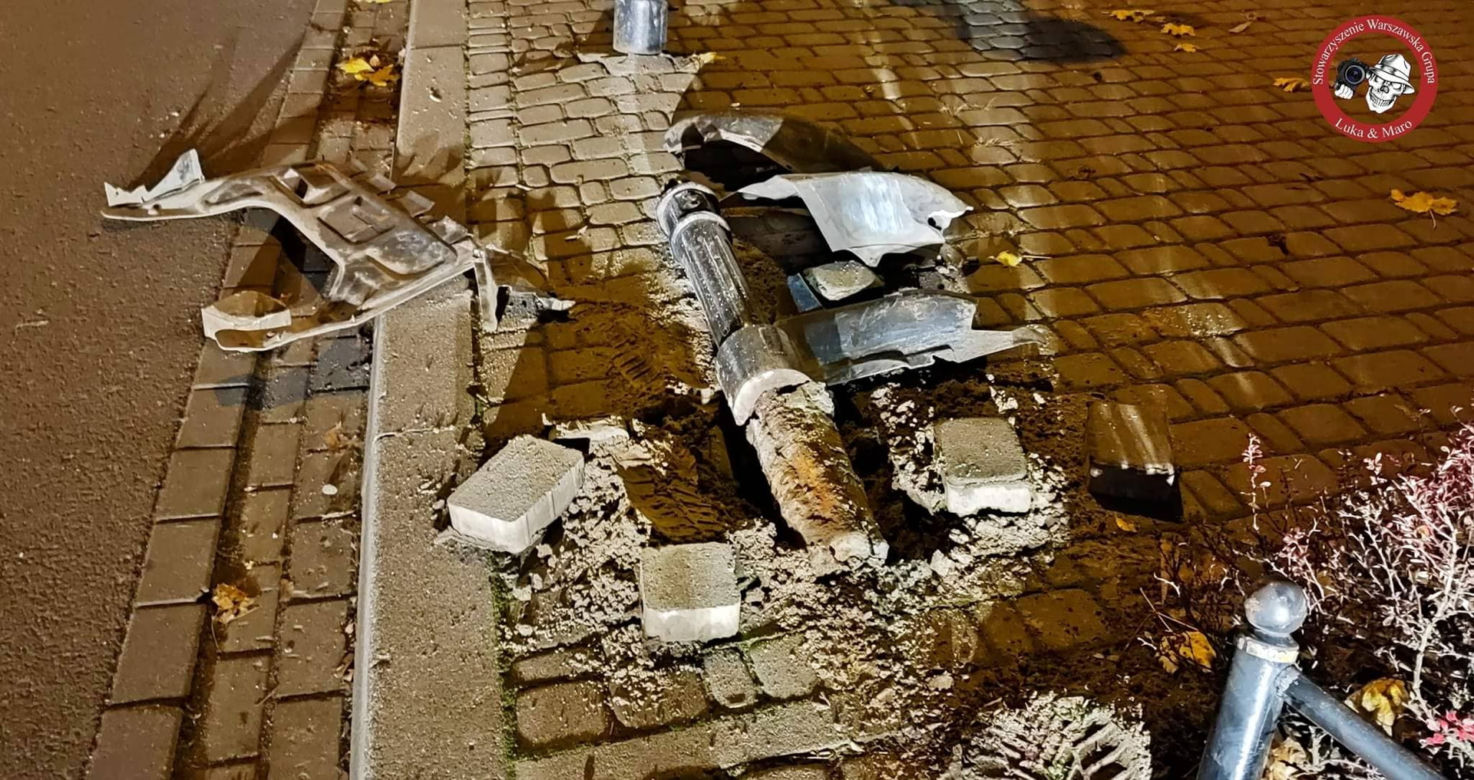 Rozwoził kanapki, nagle zjechał z drogi i skosił słupki. Nie żyje