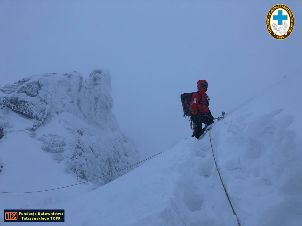 Tatry. Zdjęcia z akcji ratowniczej TOPR. "Warunki są naprawdę ciężkie"