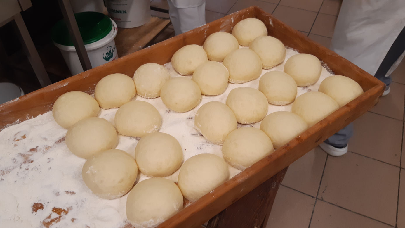 Jak powstaje pączek? Zajrzęliśmy do kuchni! 