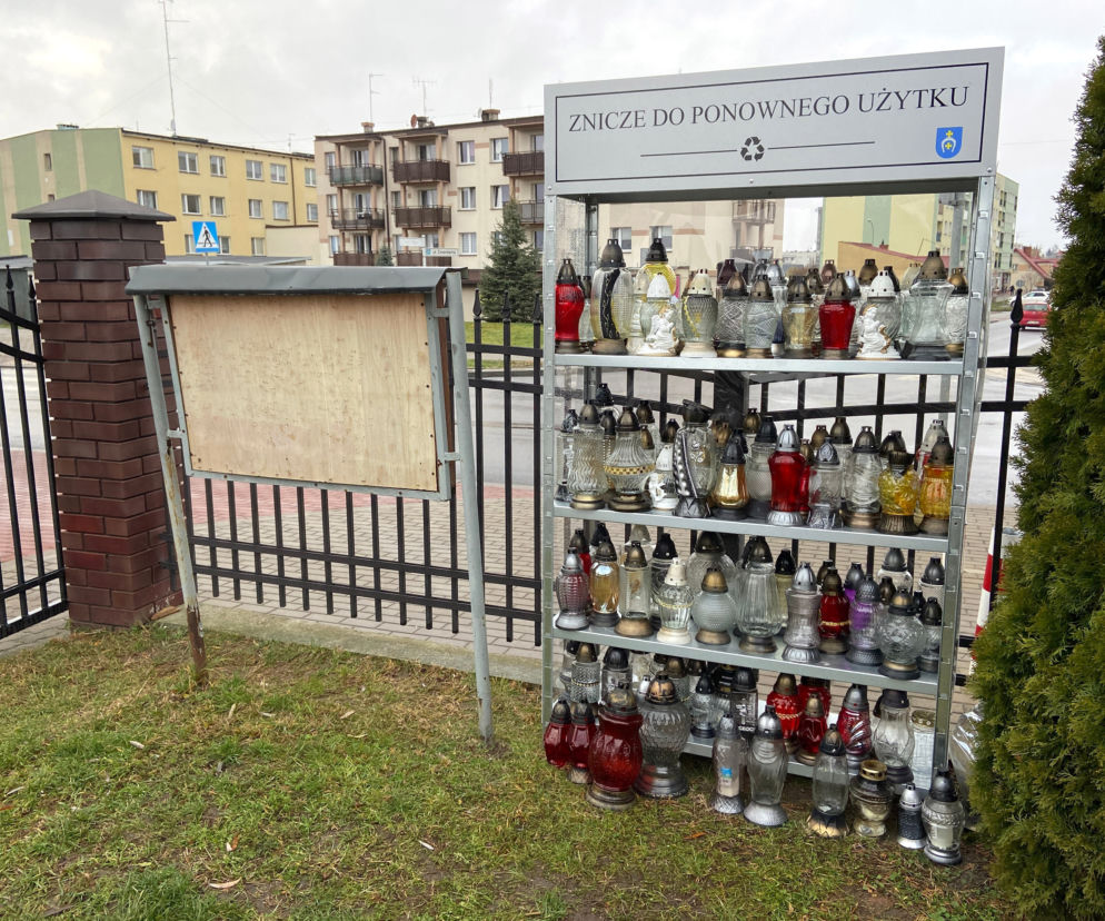 Cmentarz w Łapach (woj. podlaskie). Znicze do ponownego użytku