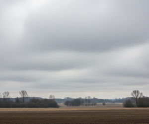 Włoszczowa w objęciach chmur. Czy zimowa aura w końcu zaskoczy?