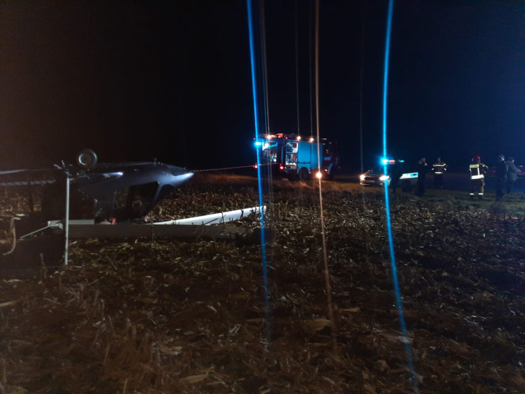 Wiatrakowiec przewrócił się podczas startu. Leżał kołami do góry