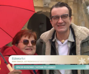 Tomasz Kot spaceruje po rodzinnym mieście z mamą. Nie każdy wie, kim jest z zawodu