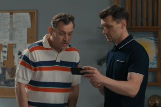 Barwy szczęścia, odcinek 3265. Stefaniak (Paweł Ławrynowicz), Darek (Andrzej Niemyt)