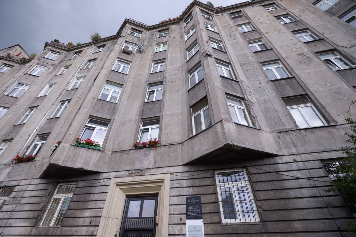 Dom Kolejowy na rogu ulic Chmielnej i Żelaznej