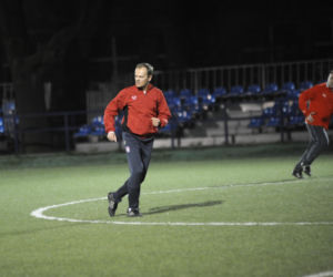 Donald Tusk gra w piłkę