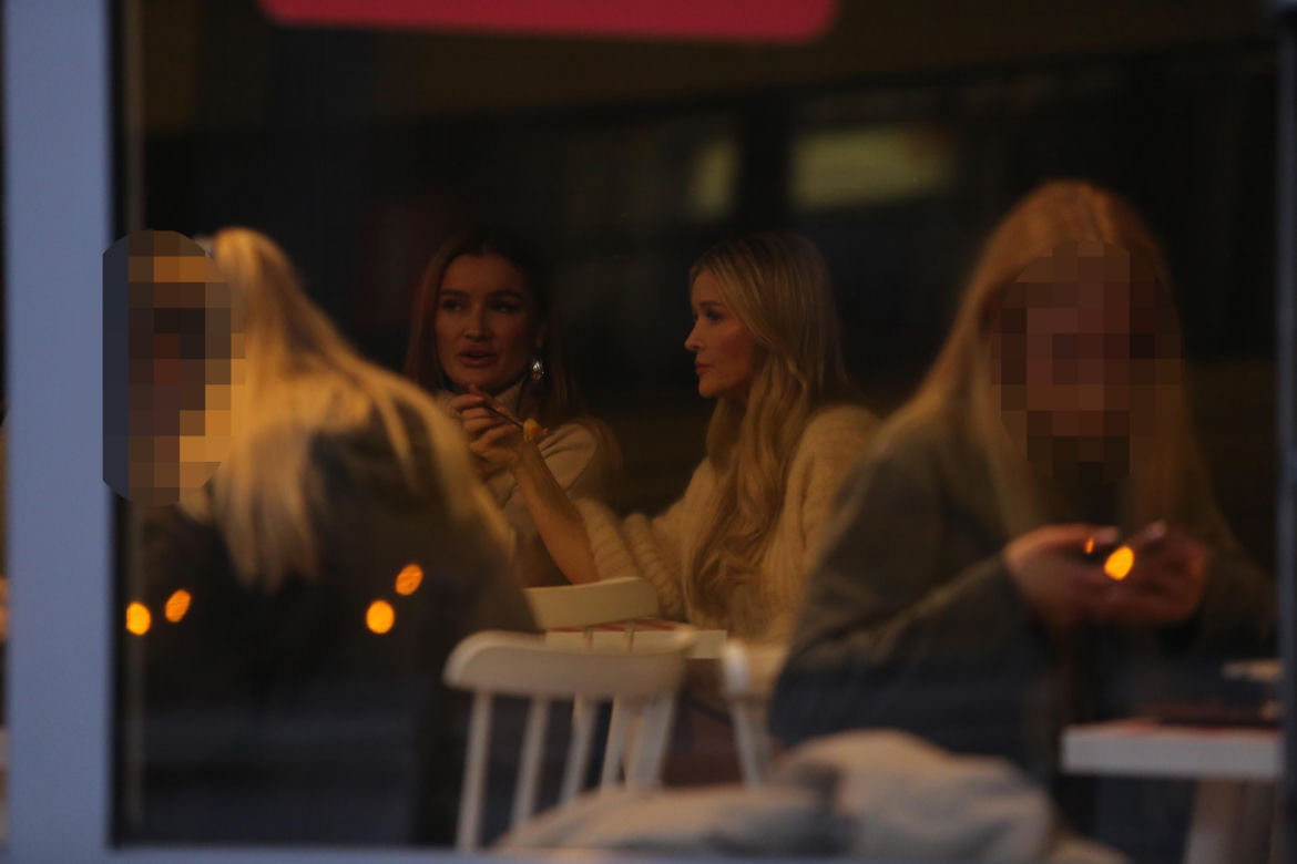Joanna Krupa z siostrą Martą. Zjadły w mlecznym i poszły po patelnię