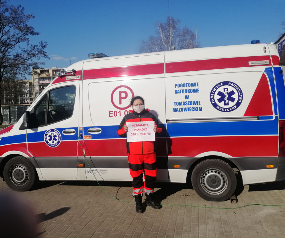 Ceramika Paradyż funduje kombinezony i maski dla Tomaszowskiego Centrum