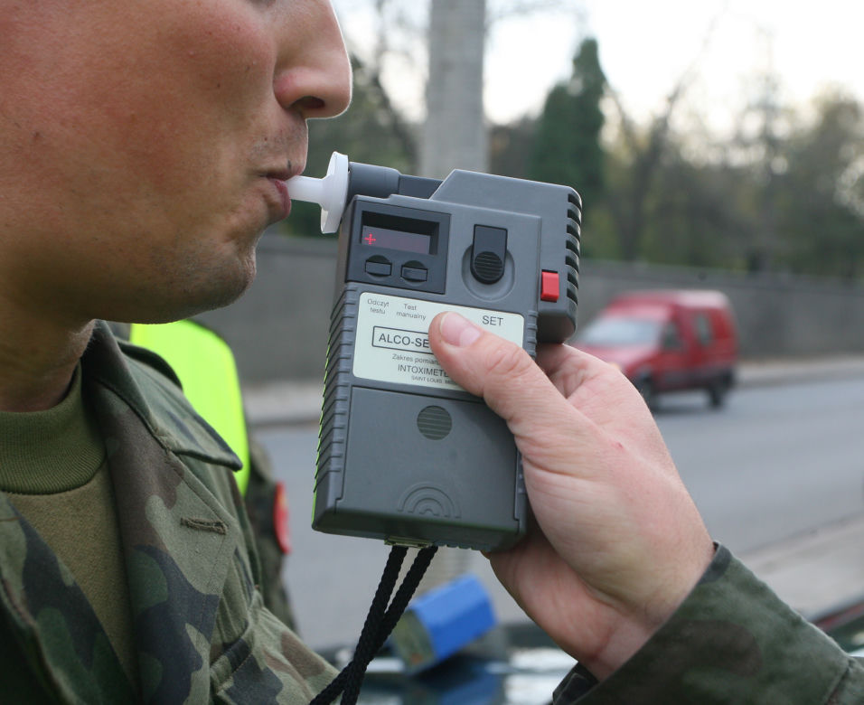 Ksiądz z pod Włocławka złapany na jeździe na podwójnym gazie
