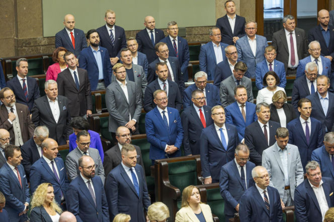 Powakacyjna rewia mody w Sejmie