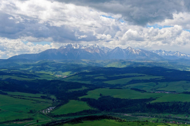 To jedna z najpiękniejszych wsi w Małopolsce. Jest ozdobą Tatr, a jej historia wiąże się z Neapolem