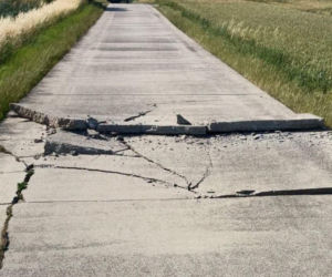 Polskie drogi nie wytrzymują upałów! Asfalt się topił, a beton wybrzuszał i pękał