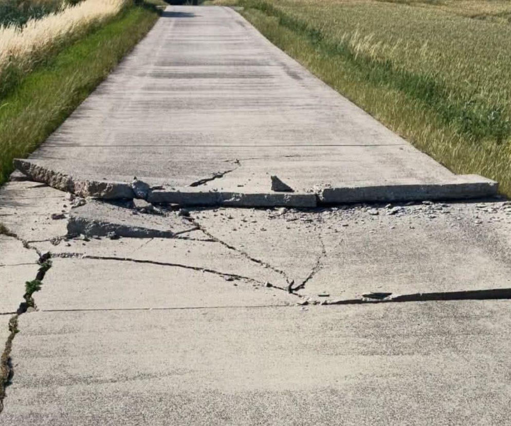Polskie drogi nie wytrzymują upałów! Asfalt się topił, a beton wybrzuszał i pękał