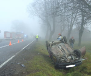 Wypadek na DK 19. Piotrowo-Trojany. Opel zderzył sie z volkswagenem. 2 osoby ranne