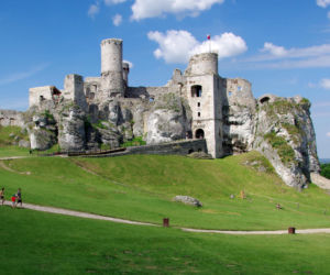 To najpiękniejszy zamek w województwie śląskim. Znajduje się w malowniczej wsi