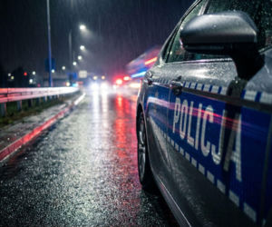 Napad z nożem w Kruszwicy. Policyjny pościg za skradzionym mercedesem