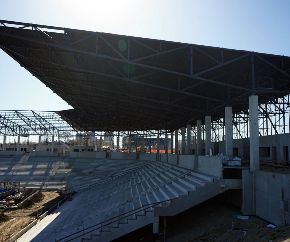 Zachodnia trybuna stadionu w Szczecinie już zadaszona