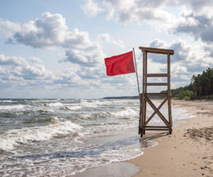 Sinice Ustka. Czy w Ustce można się kąpać 12.08? Flaga, warunki pogodowe