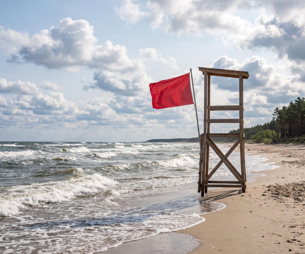 Sinice Ustka. Czy w Ustce można się kąpać 12.08? Flaga, warunki pogodowe