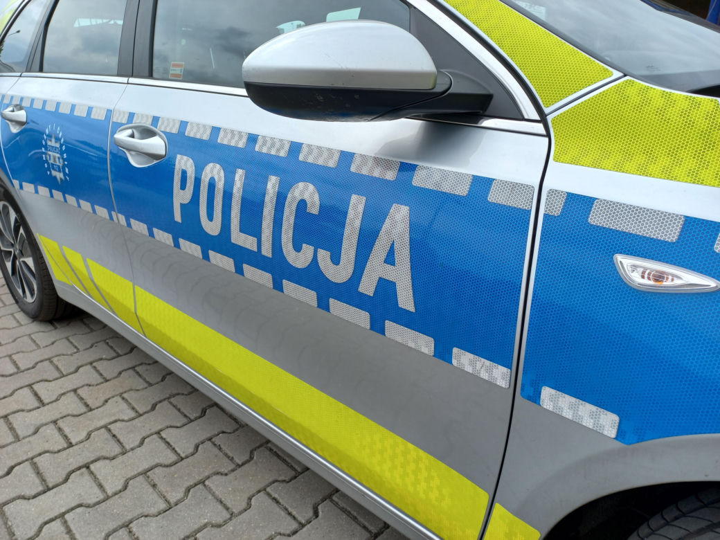 W Długiem Starem koło Leszna samochód potrącił mężczyznę. Pieszy był pijany