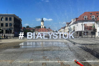 Uff jak gorąco! Kurtyny wodne ratują białostoczan. W Białymstoku obowiązuje ostrzeżenie IMGW [WIDEO]