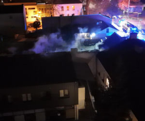 Pożar w Pruszkowie. Spłonęło mieszkanie, jedna osoba w szpitalu