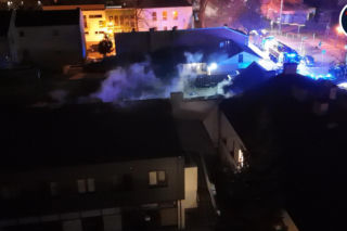 Pożar w Pruszkowie. Spłonęło mieszkanie, jedna osoba w szpitalu