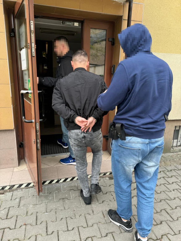 Gigantyczny pożar strawił kilka samochodów! Zostały zgliszcza. Zatrzymano parę podpalaczy