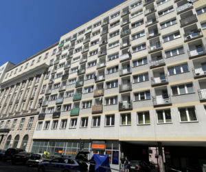 Tragedia w samym centrum Warszawy. Kobieta skoczyła z 9. piętra. Nie żyje