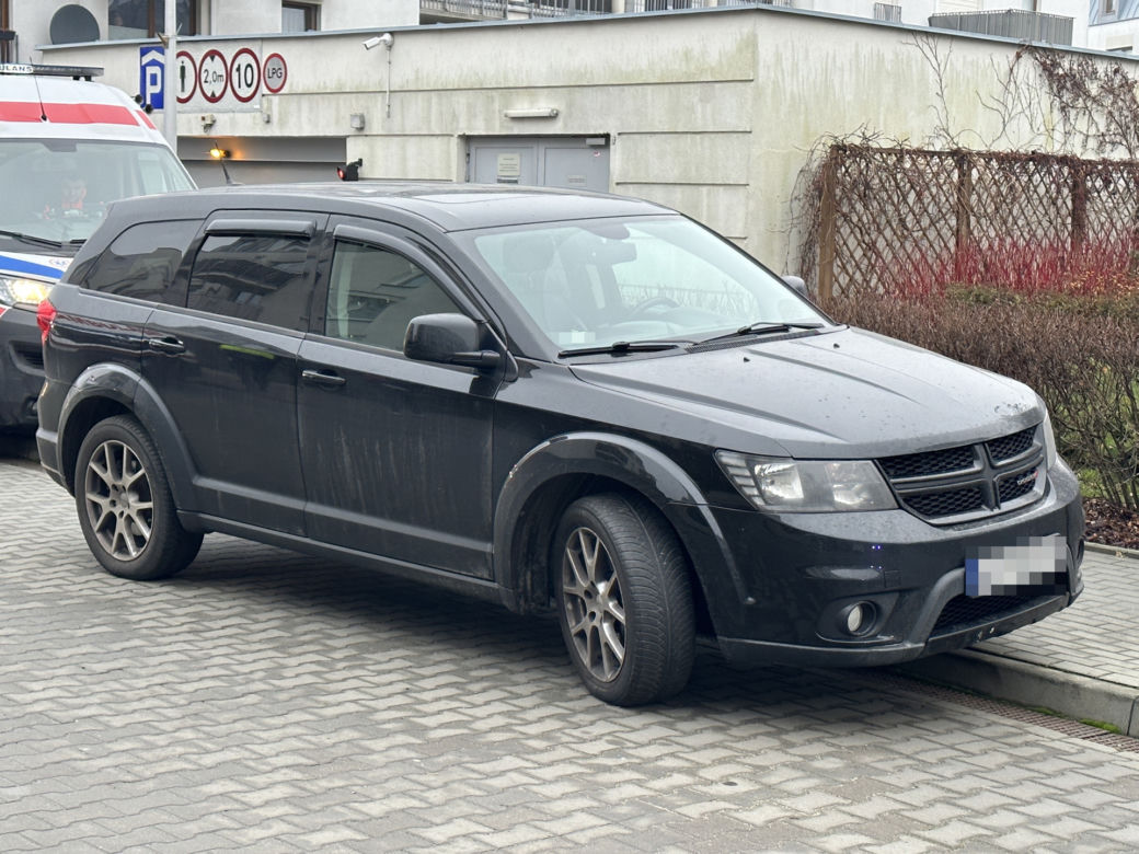 Kierująca dodgem wjechała w matkę z dziećmi. 6-latka trafiła do szpitala