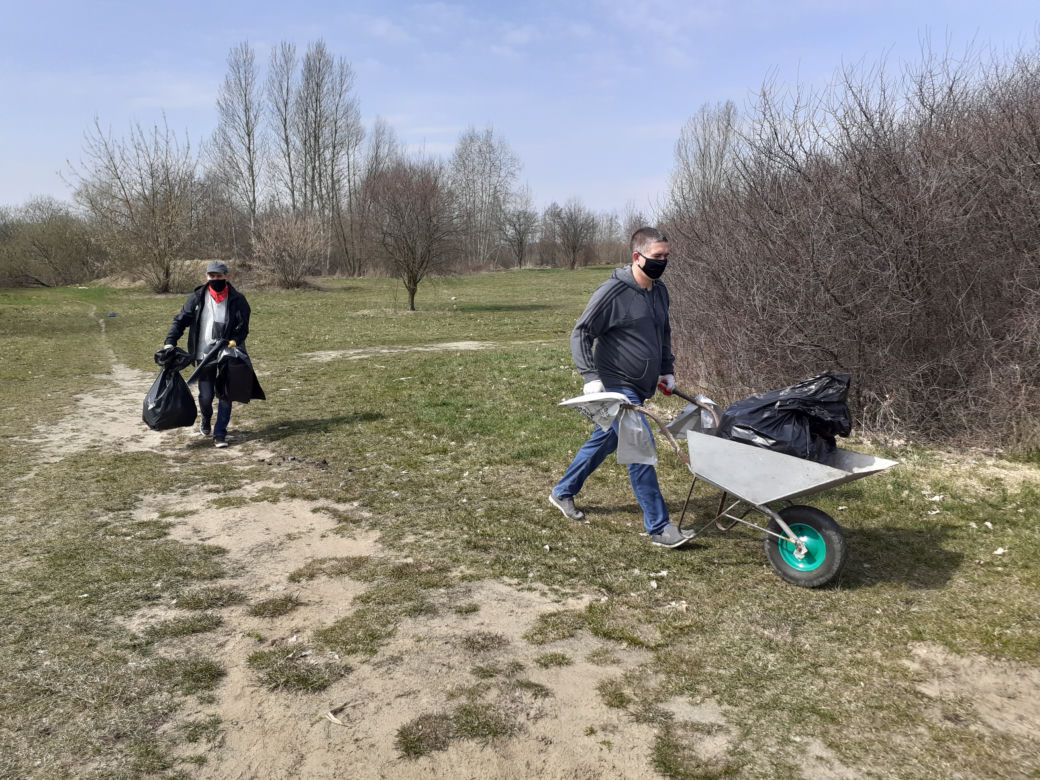Pierwsza akcja sprzątania brzegów rzeki Muchawki i siedleckiego zalewu w ramach Operacji Czysta Rzeka 2021