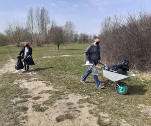 Pierwsza akcja sprzątania brzegów rzeki Muchawki i siedleckiego zalewu w ramach Operacji Czysta Rzeka 2021
