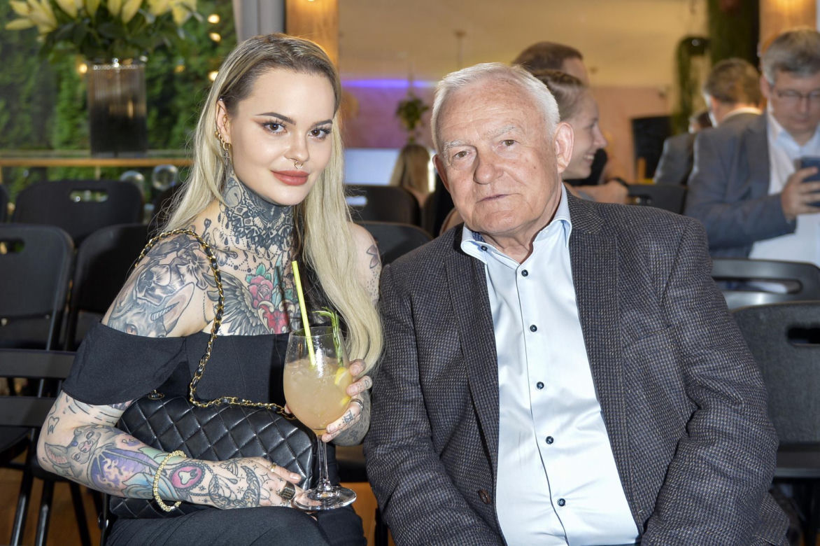 Monika Miller w sukni ślubnej