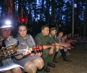 Prezydent Andrzej Duda na harcerskim ognisku