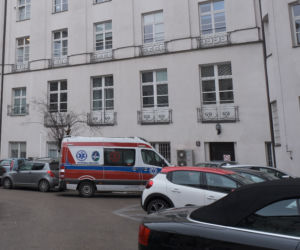 Karetka na terenie Kancelarii Sejmu