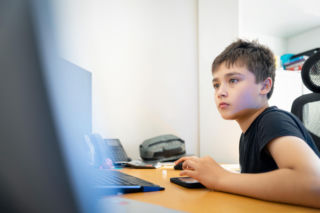 Korzysta z AI do nauki? Sprawdź, gdzie kończy się wsparcie, a zaczyna oszukiwanie