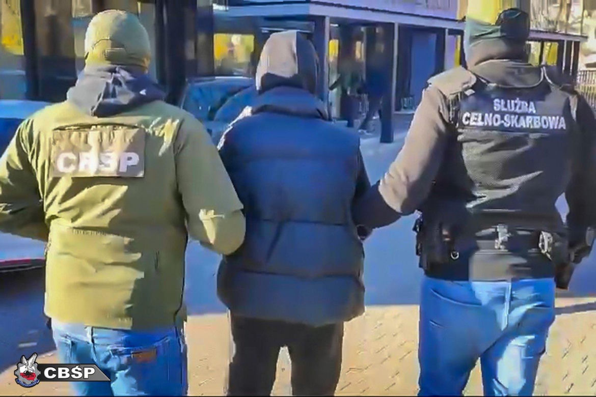 Wywozili rakotwórcze śmieci, gdzie popadło, wystawiali setki lipnych faktur. Bydgoskie CBŚP rozbiło mafię śmieciową