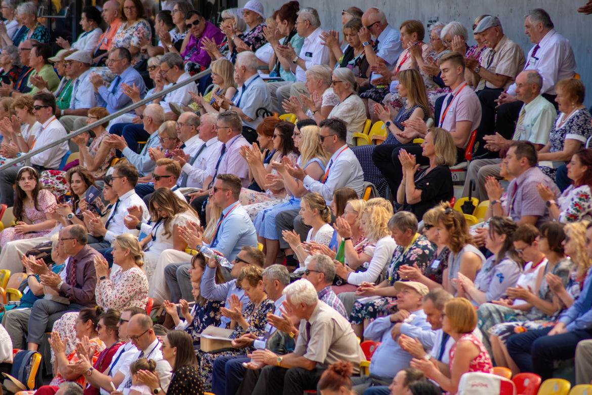 Białystok. Kongres Świadków Jehowy zgromadził tłumy na Stadionie Miejskim