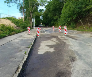 Ulica Starkiewicza zamknięta po awarii wodociągu