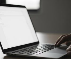 Czas zrealizować bon na zakup laptopa - program „Laptop dla nauczyciela” zakończy się 31 grudnia 2025 r.