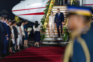 Skromnie i zachwycająco. Marta Nawrocka pokazała klasę na Filipinach
