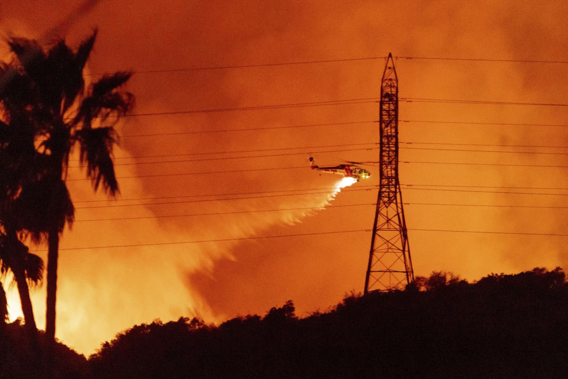 Strażacy desperacko walczą z ogniem w Los Angeles, a ktoś wznieca kolejne pożary?! Szokujące doniesienia!