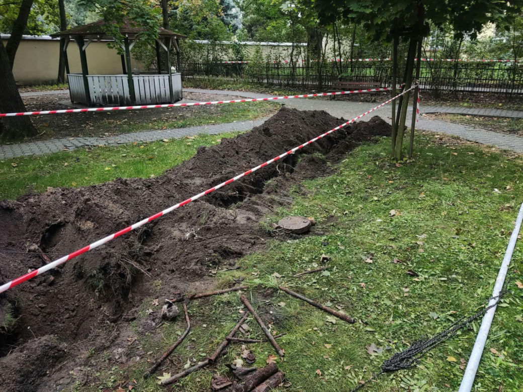 Mina przy Centrum Neuropsychiatrycznym w Kościanie. Teren zabezpiecza policja