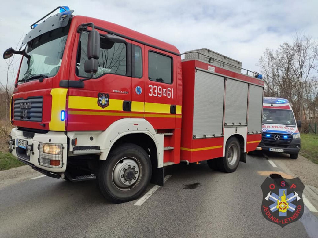 Potworne zderzenie pod Radomiem! Kierowca opla zginął w makabrycznym wypadku [ZDJĘCIA]