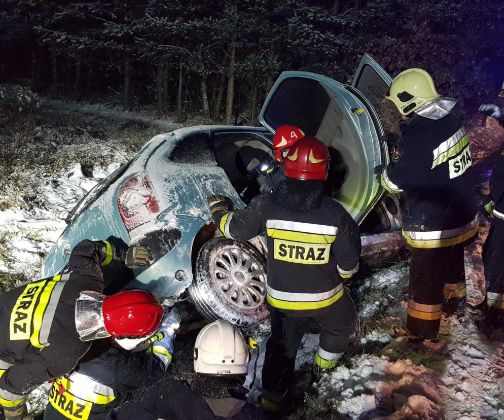 ZIMA 2018. Turczyn. Osobówka wjechała do rowu