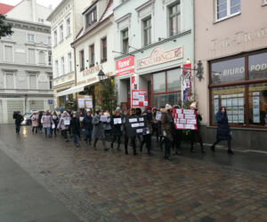 Bydgoszczanie walczą o podwyżki przed sądem. Pracownik sądowy - status głodowy!